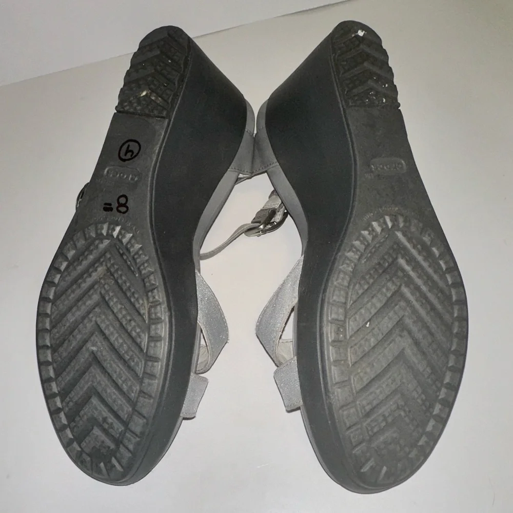 Crocs Women's Leigh II Ankle Strap Wedge‎ Size 10 Sandals Heels Gray Fabric